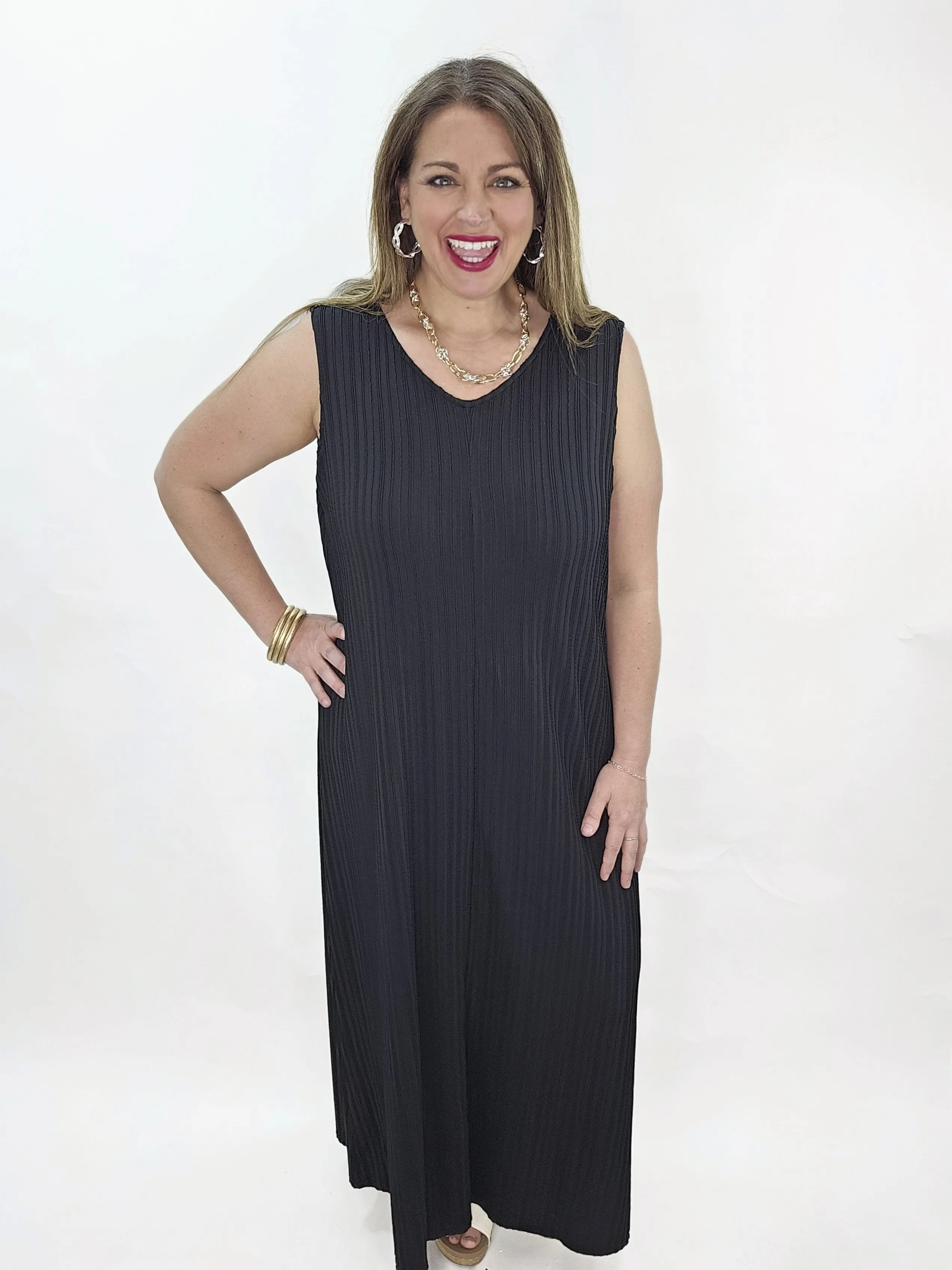 BLACK TEXTURED SLEEVELESS MAXI DRESS