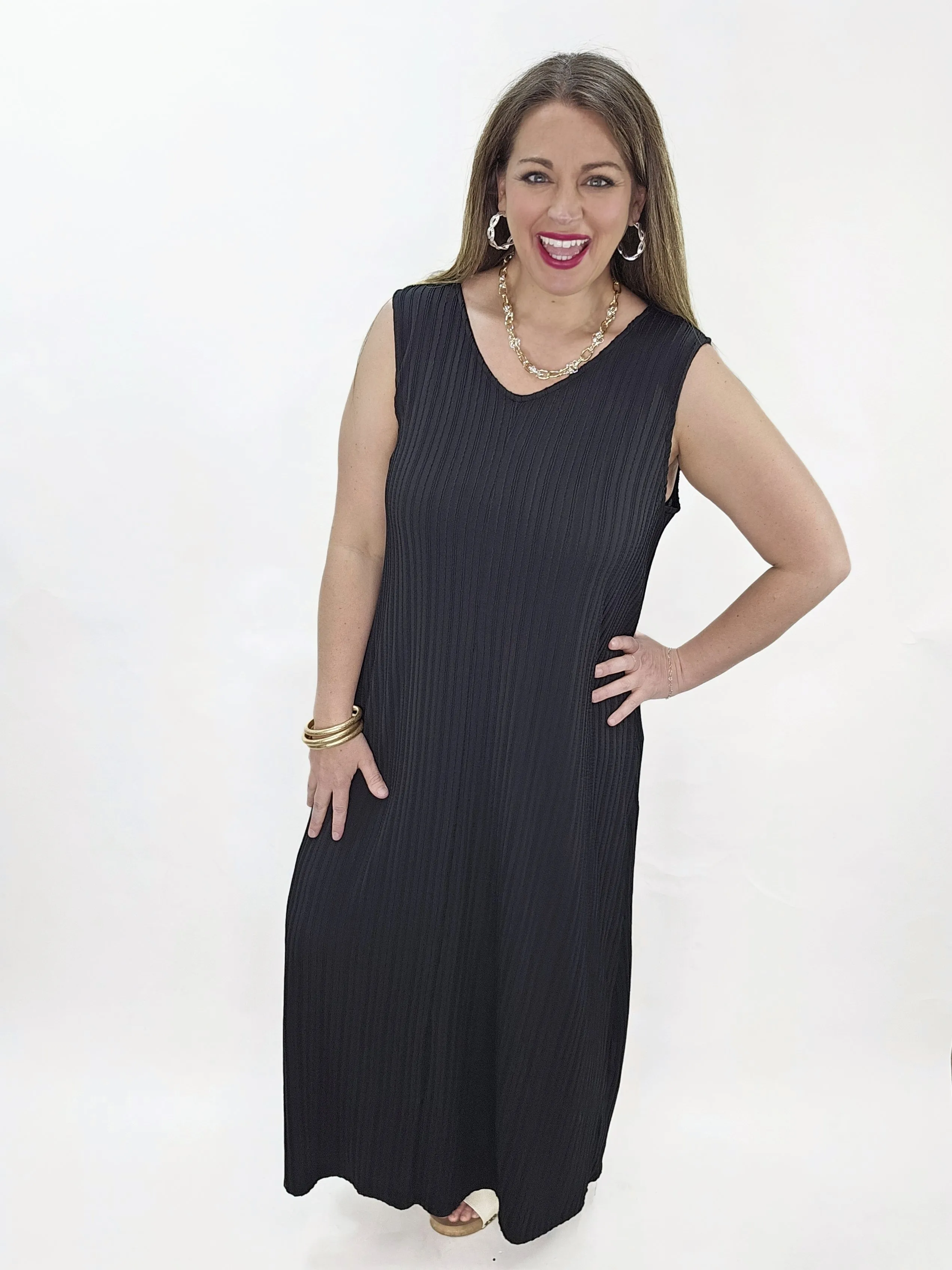 BLACK TEXTURED SLEEVELESS MAXI DRESS