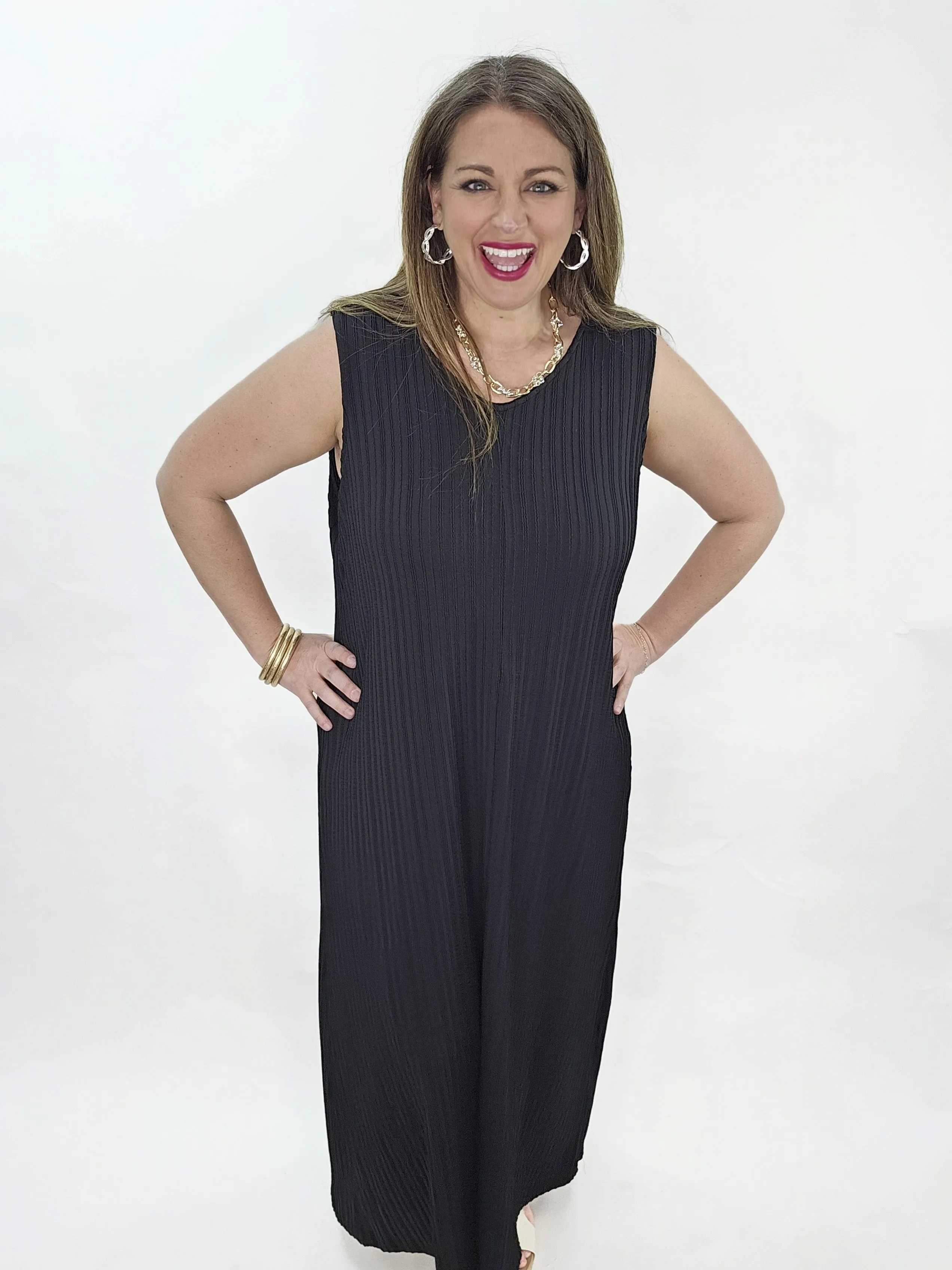 BLACK TEXTURED SLEEVELESS MAXI DRESS