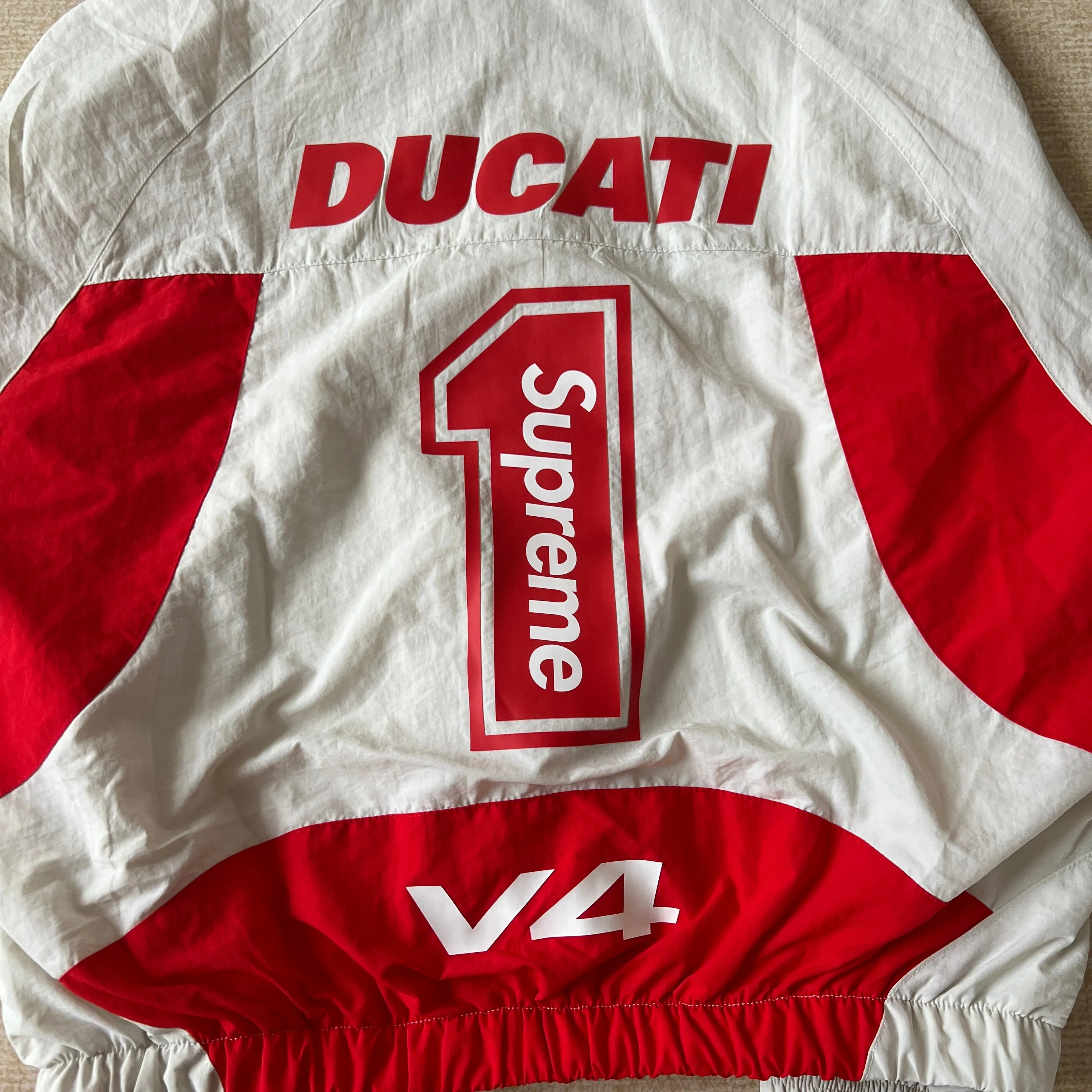 Campera Supreme Ducati Track Celeste