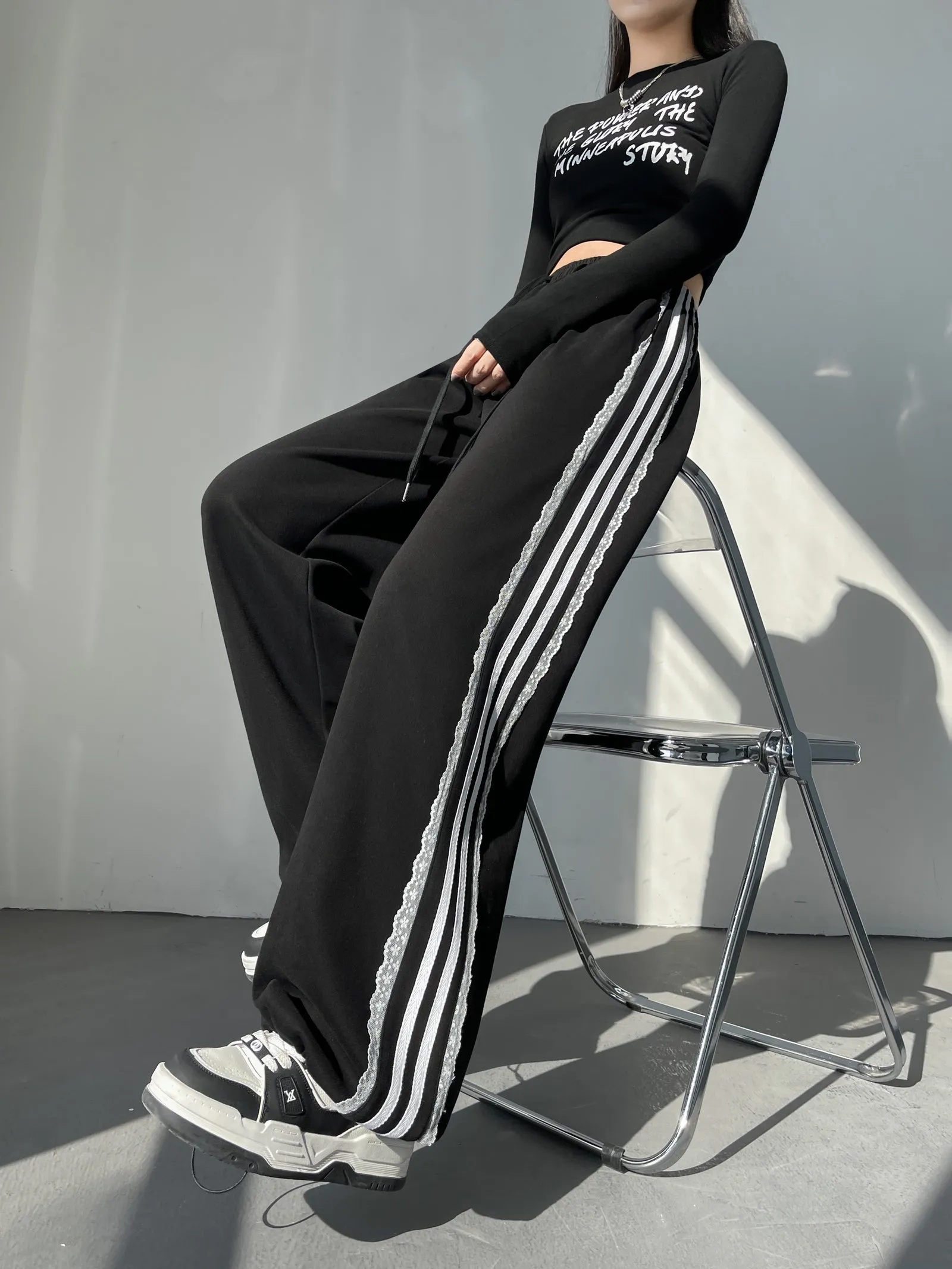 Casual and Chic Women's Sweatpants with Soft Drawstring Cuffs