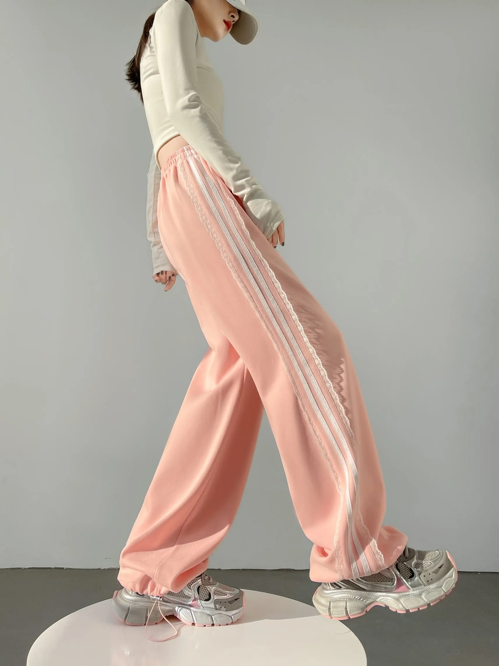 Casual and Chic Women's Sweatpants with Soft Drawstring Cuffs