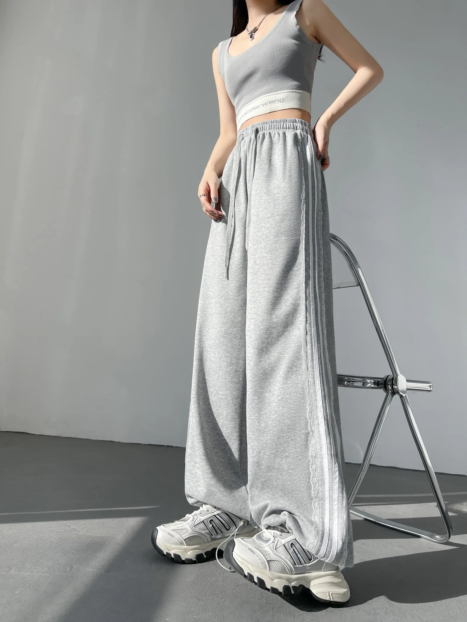 Casual and Chic Women's Sweatpants with Soft Drawstring Cuffs