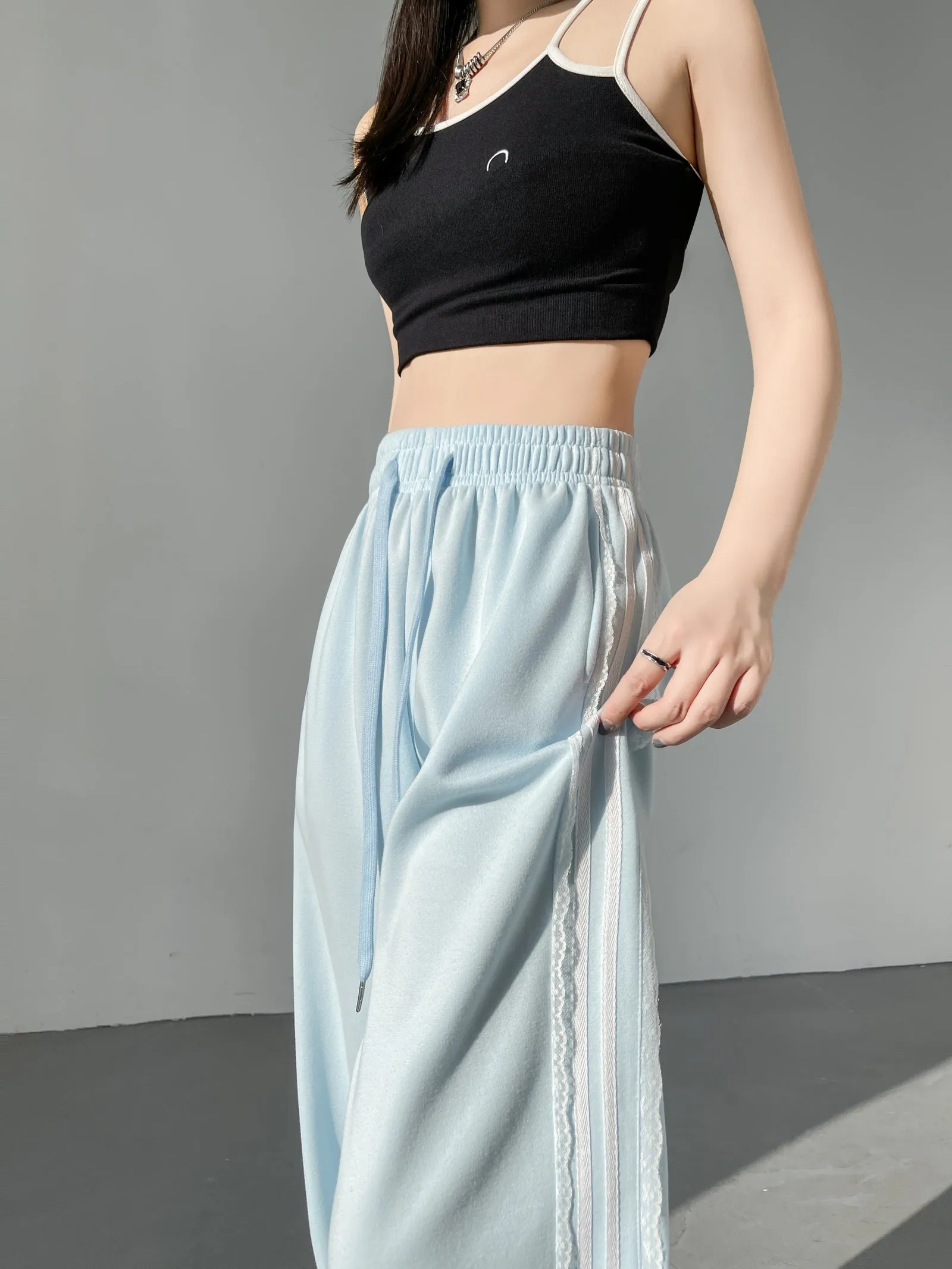 Casual and Chic Women's Sweatpants with Soft Drawstring Cuffs