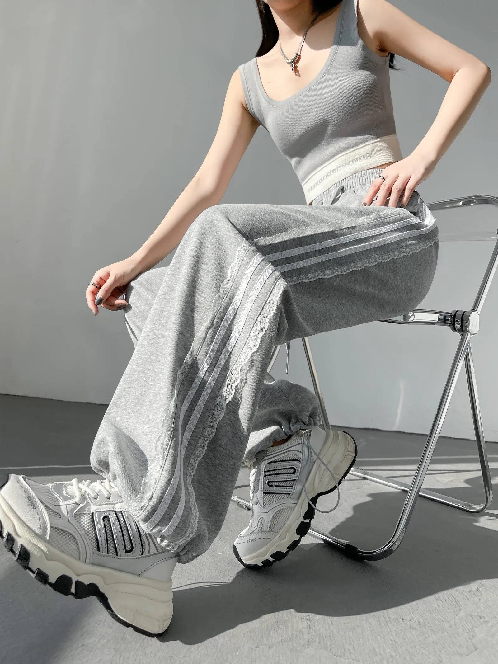 Casual and Chic Women's Sweatpants with Soft Drawstring Cuffs