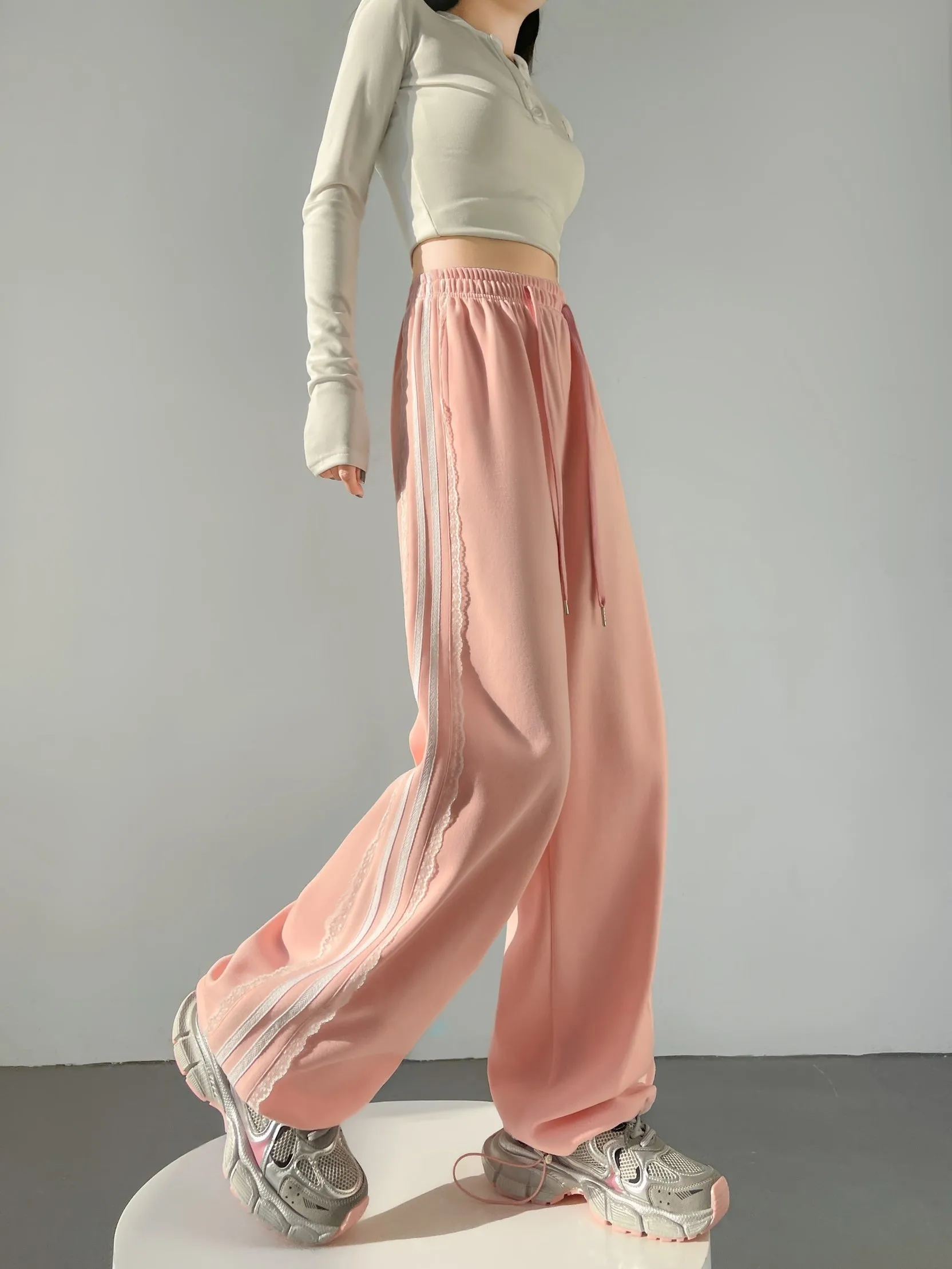 Casual and Chic Women's Sweatpants with Soft Drawstring Cuffs