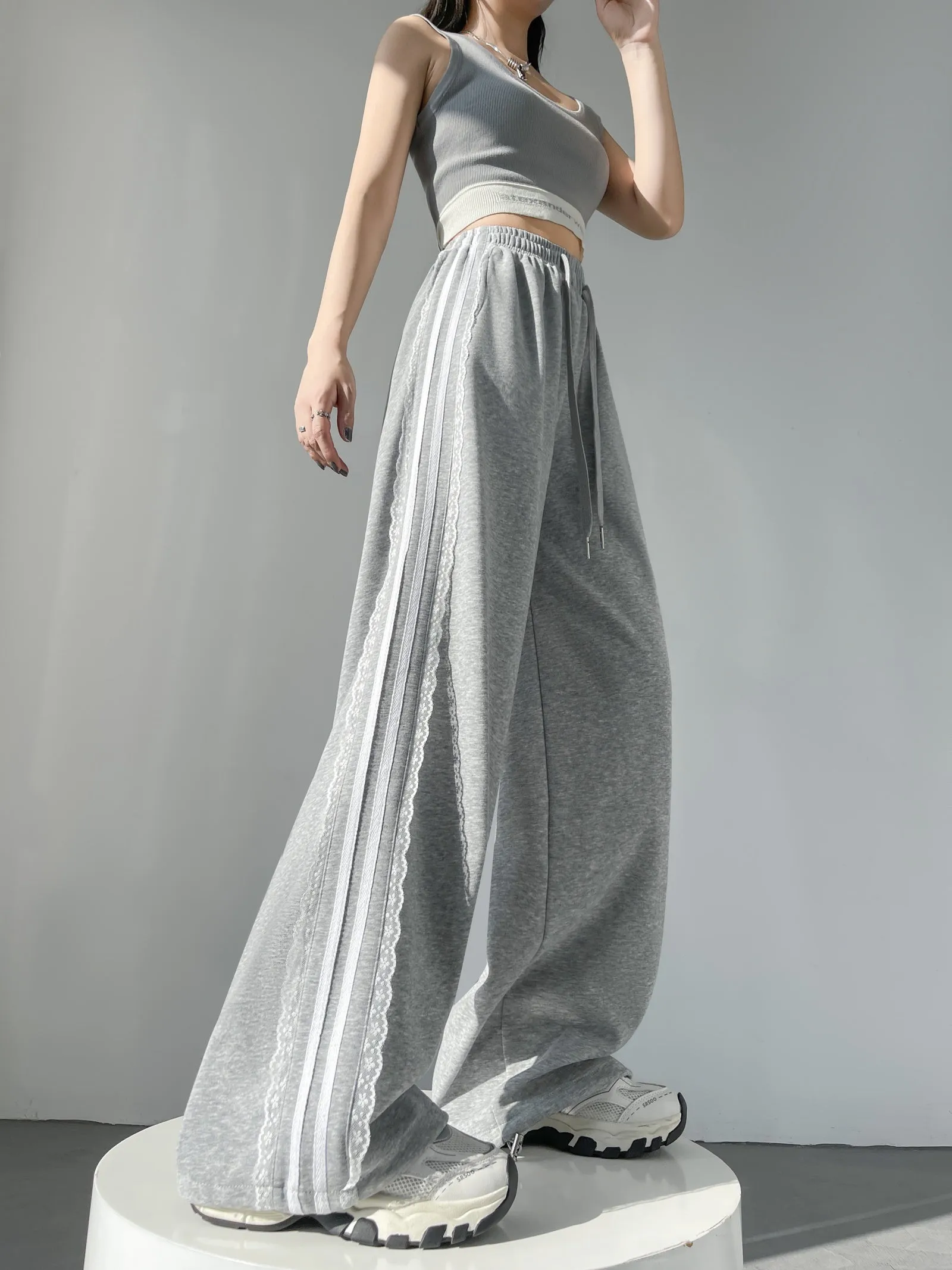 Casual and Chic Women's Sweatpants with Soft Drawstring Cuffs