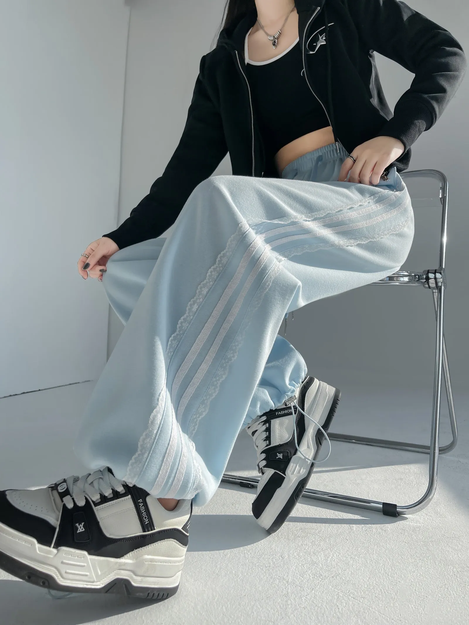 Casual and Chic Women's Sweatpants with Soft Drawstring Cuffs