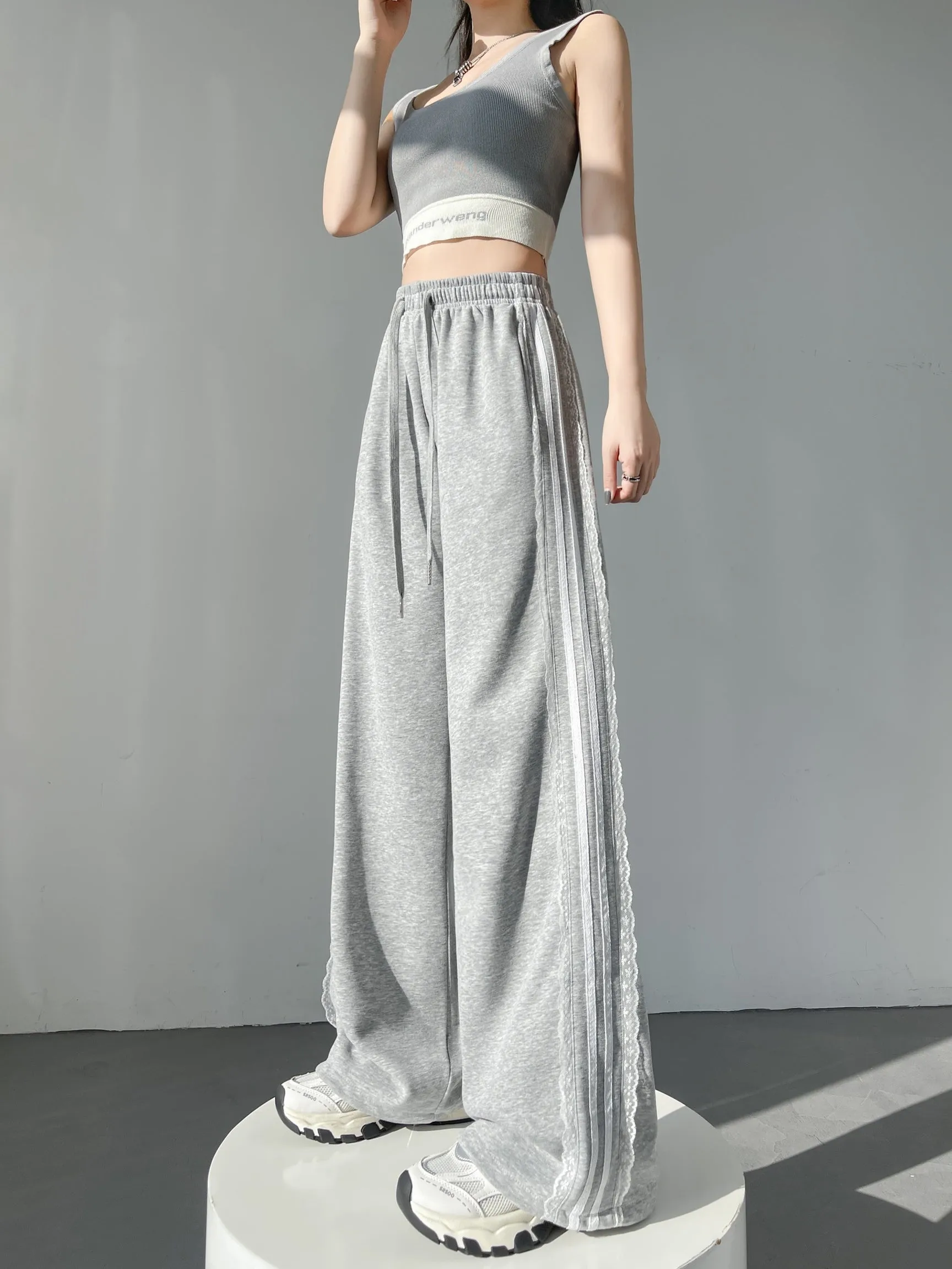 Casual and Chic Women's Sweatpants with Soft Drawstring Cuffs