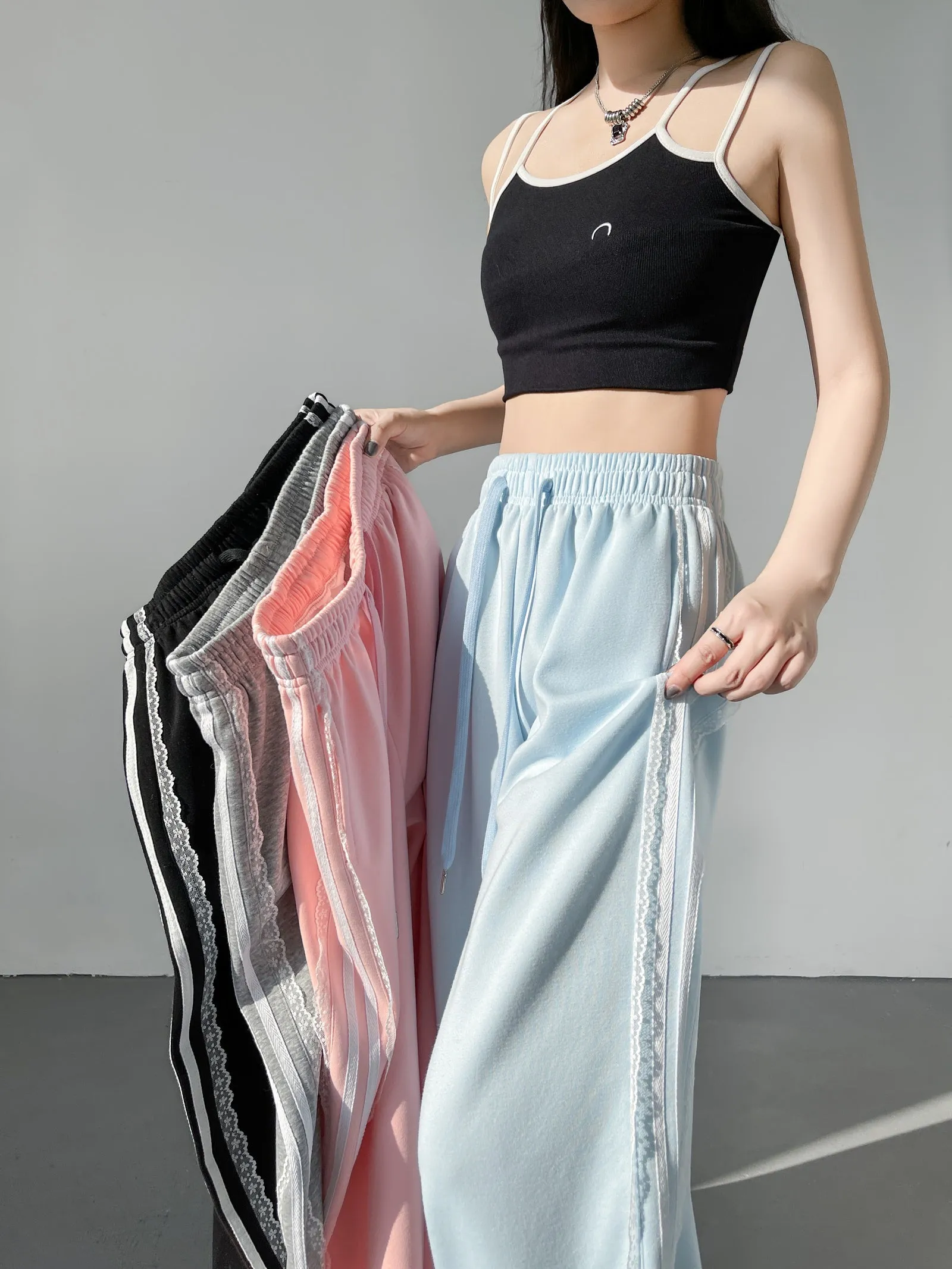 Casual and Chic Women's Sweatpants with Soft Drawstring Cuffs