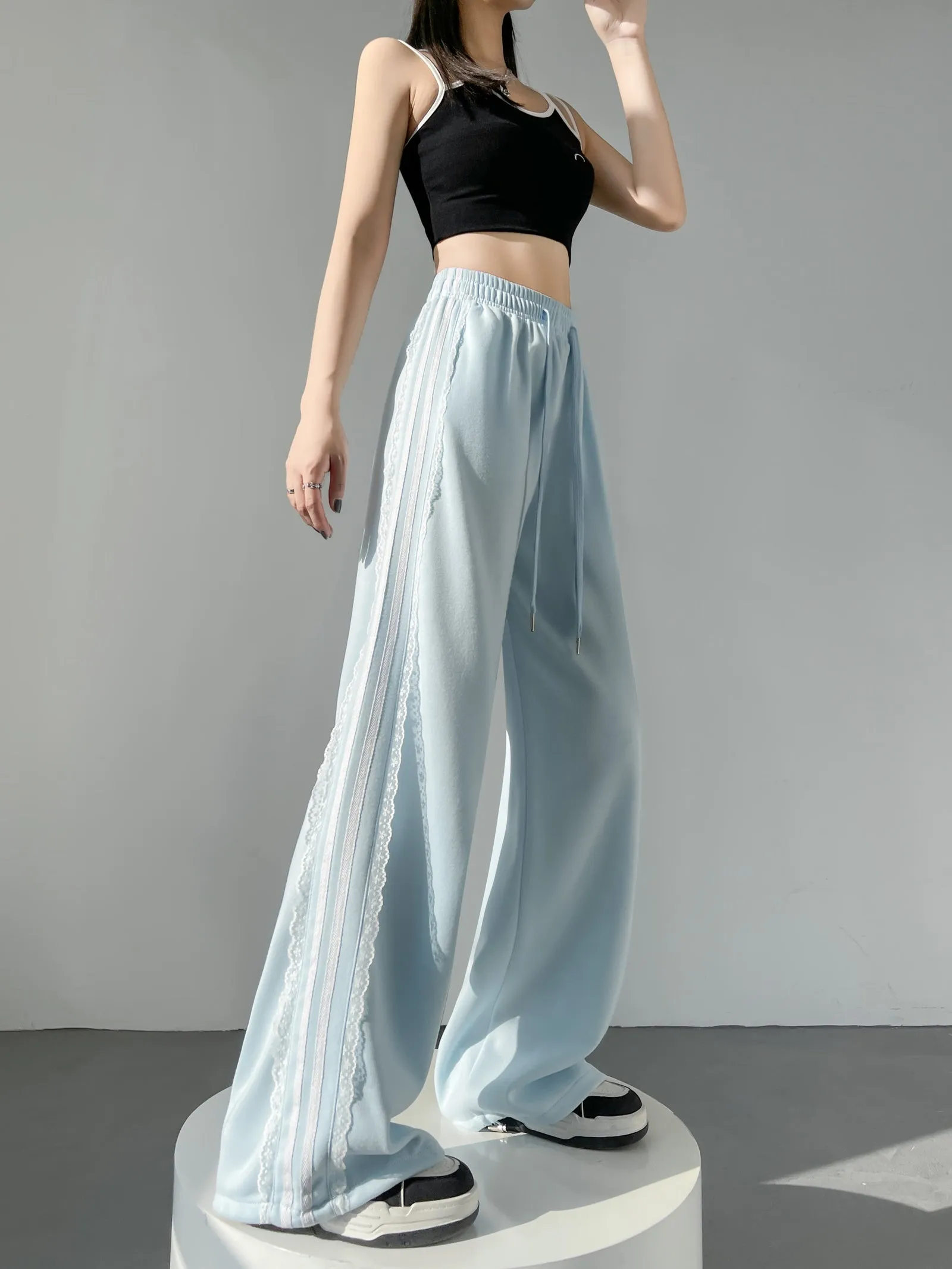 Casual and Chic Women's Sweatpants with Soft Drawstring Cuffs