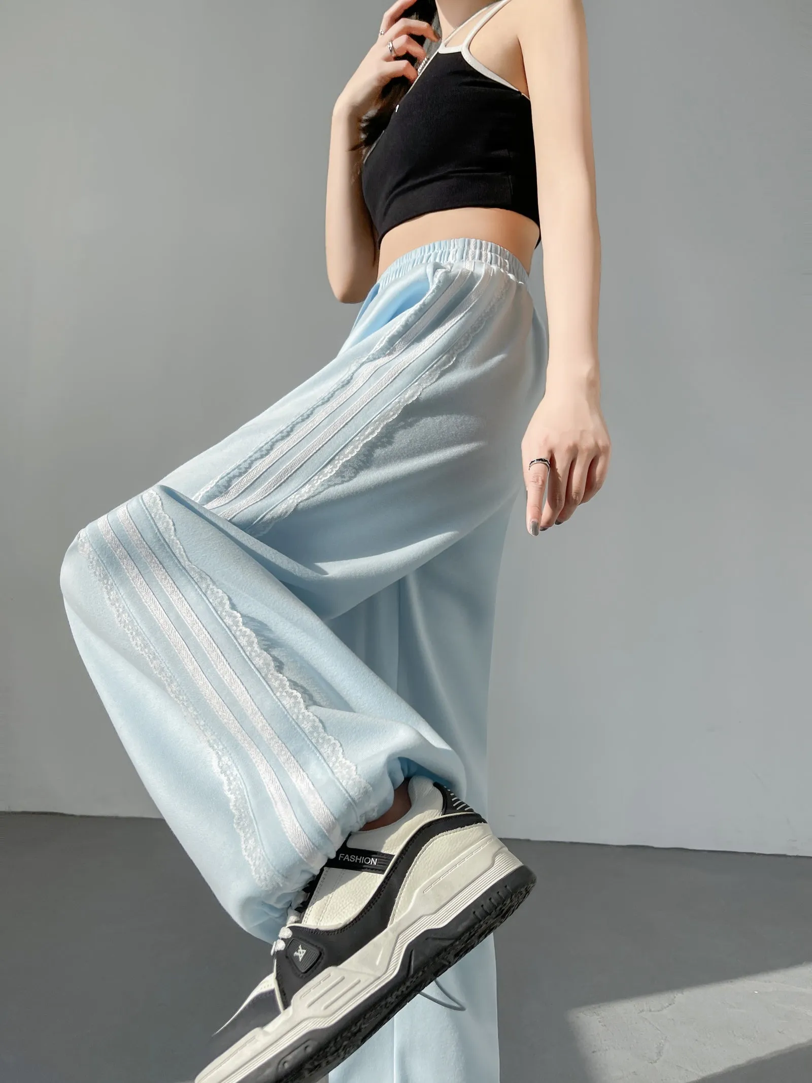 Casual and Chic Women's Sweatpants with Soft Drawstring Cuffs