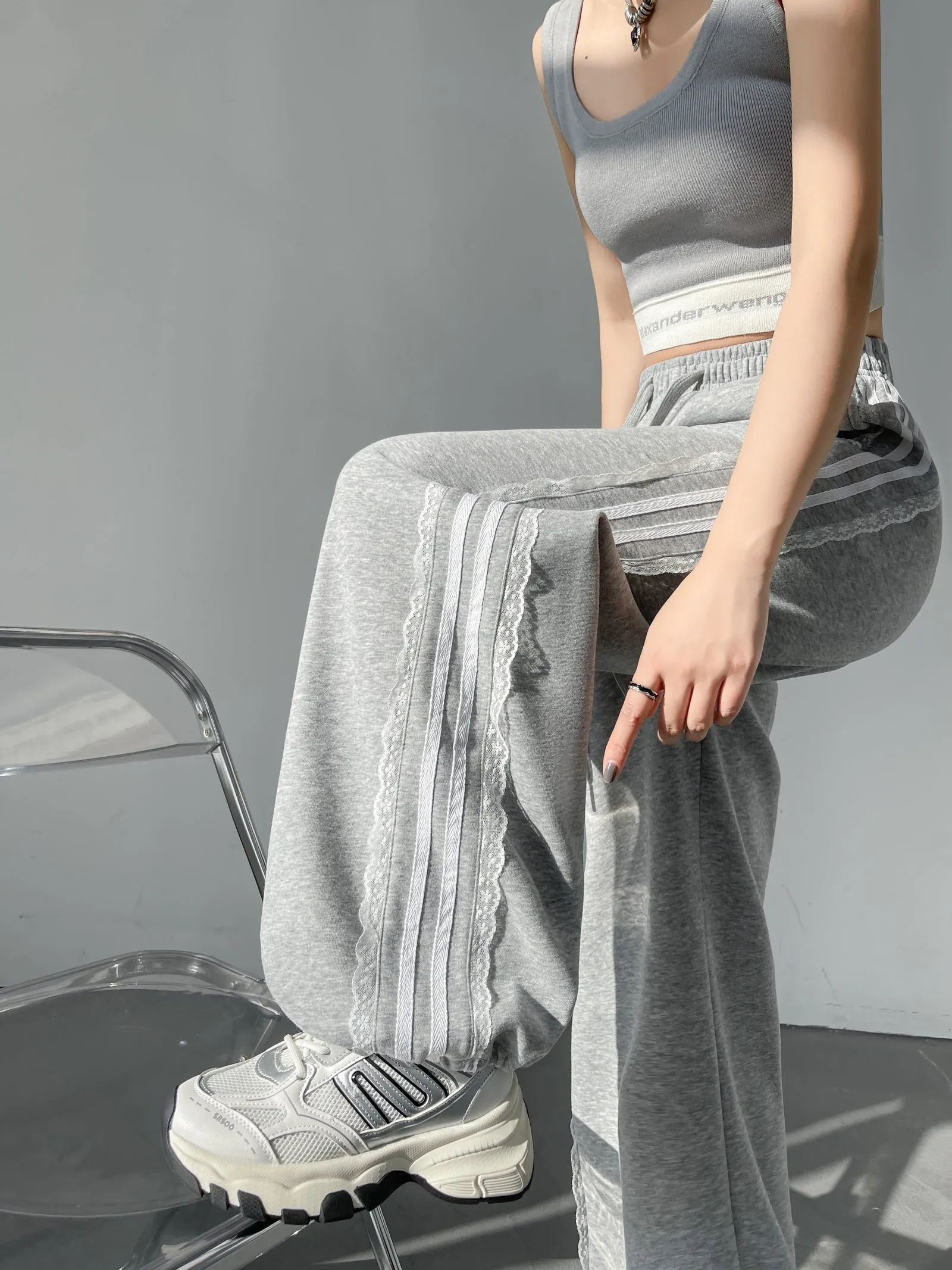 Casual and Chic Women's Sweatpants with Soft Drawstring Cuffs