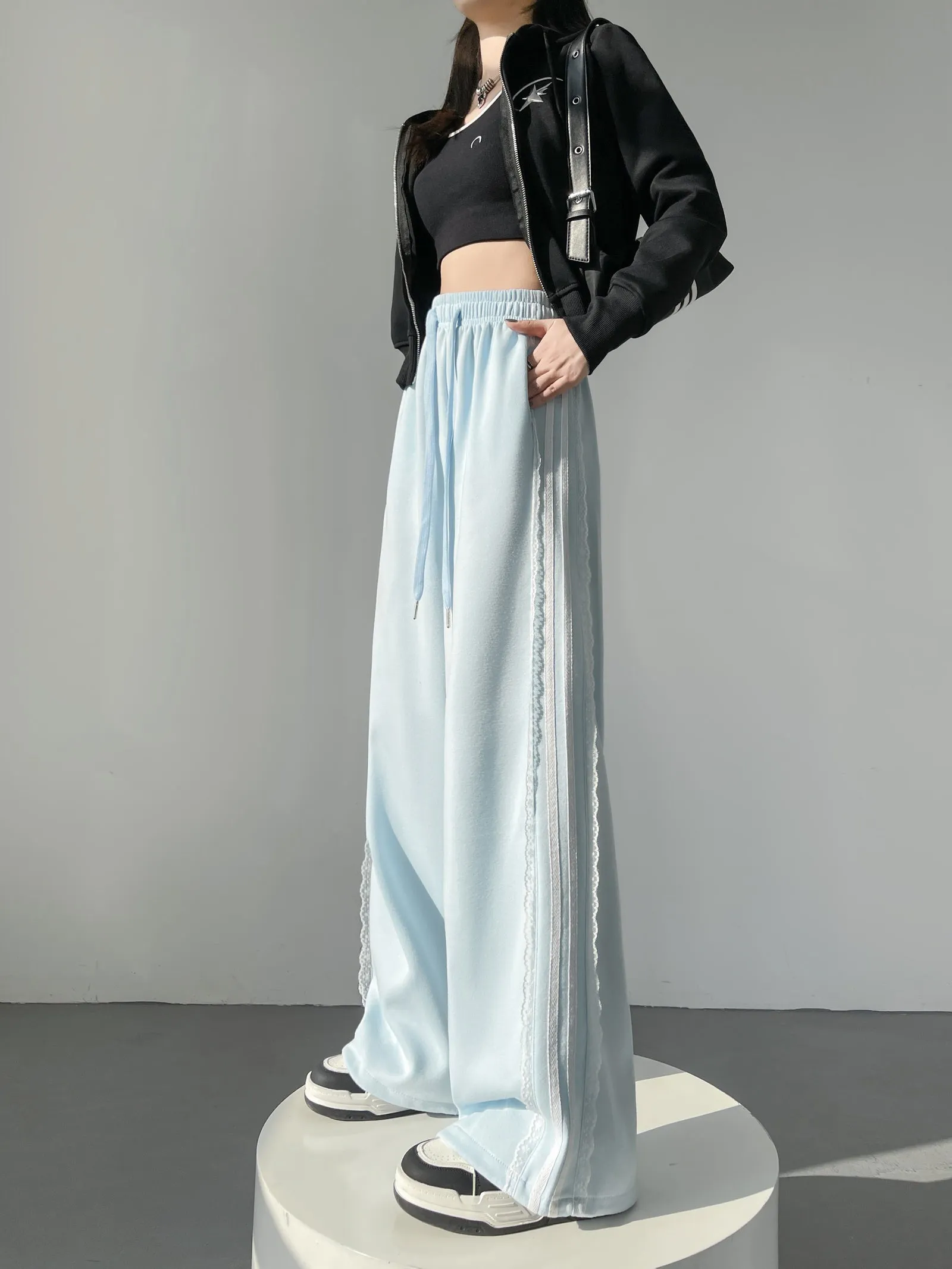Casual and Chic Women's Sweatpants with Soft Drawstring Cuffs