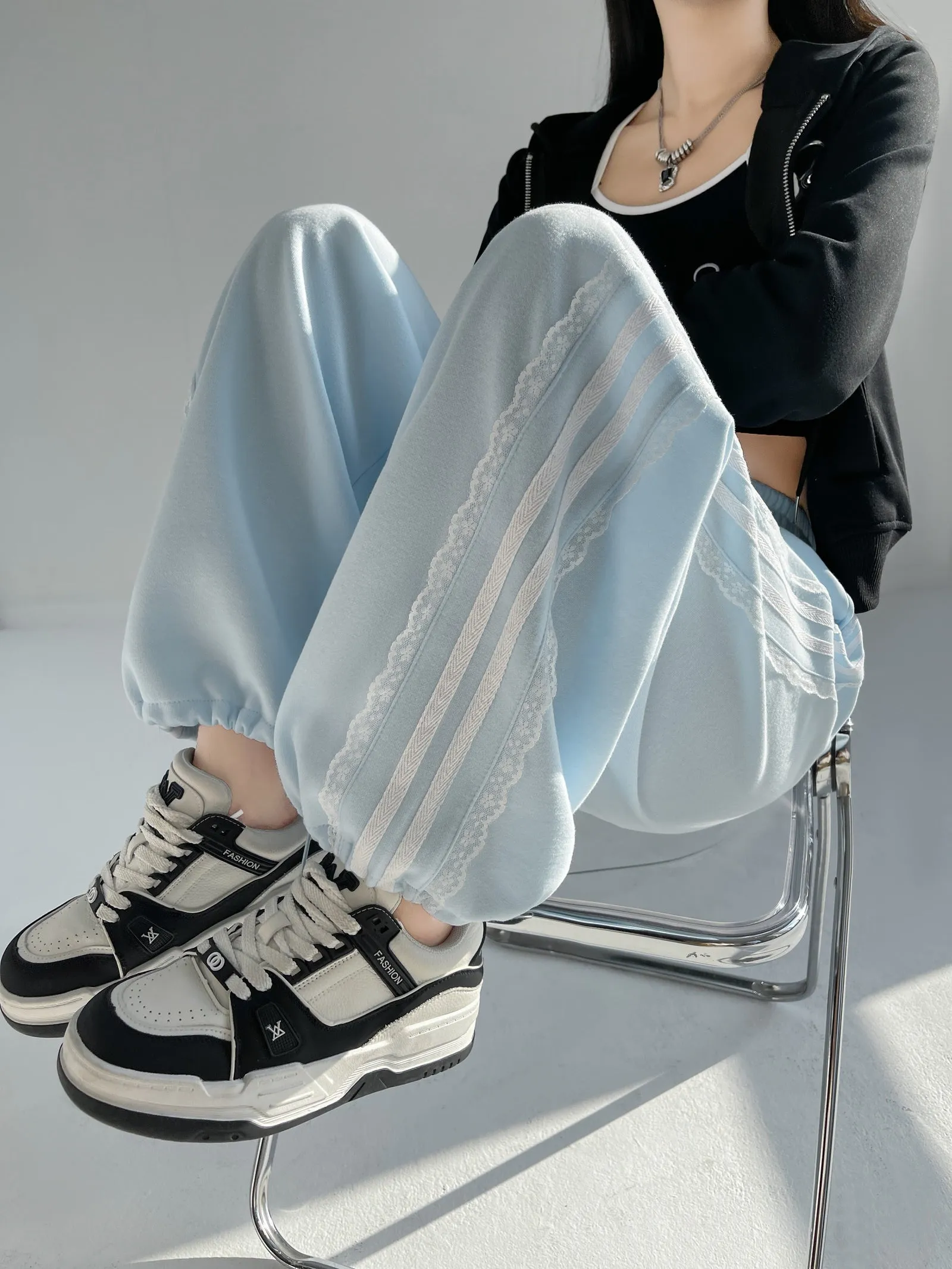 Casual and Chic Women's Sweatpants with Soft Drawstring Cuffs