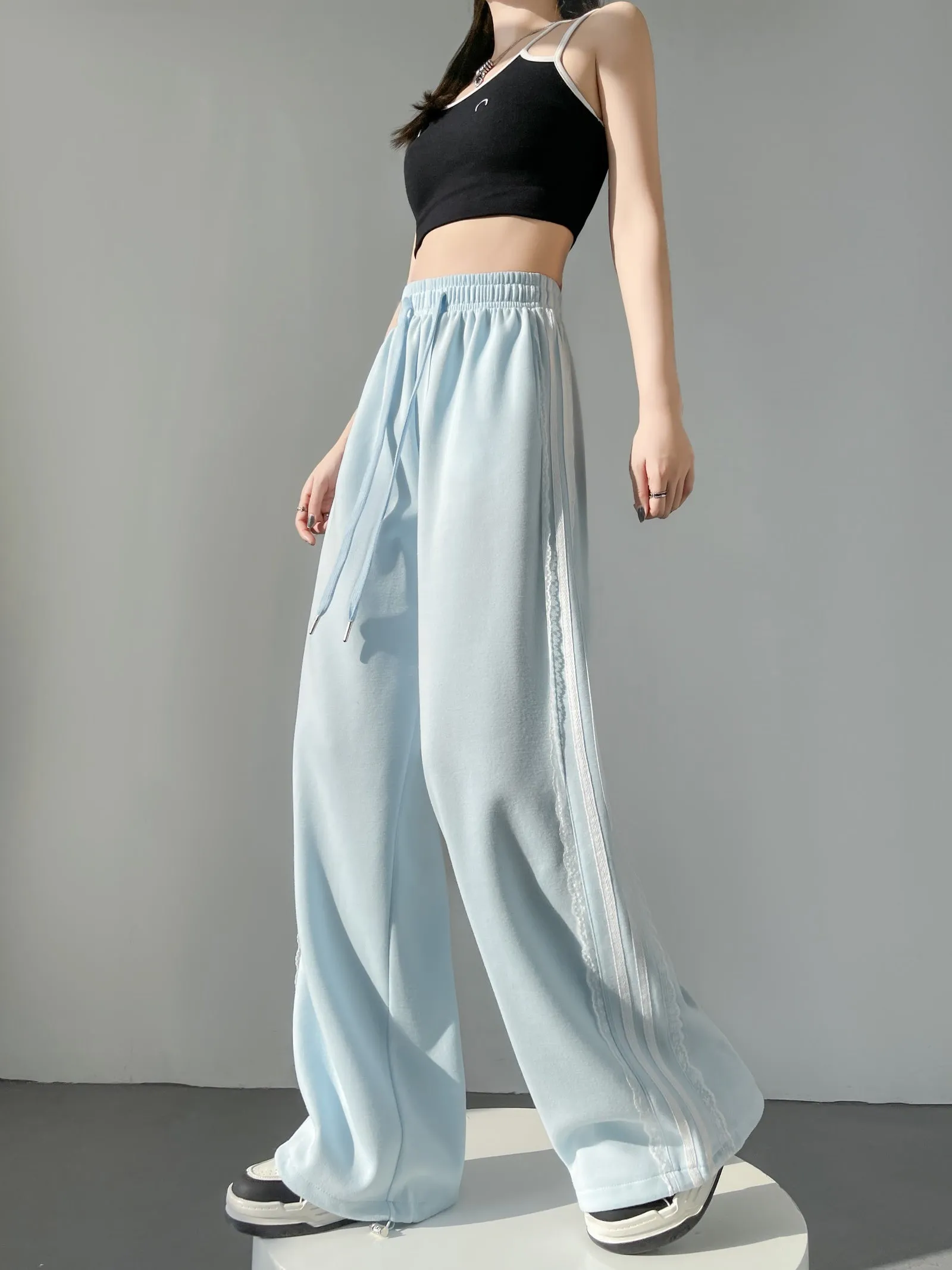 Casual and Chic Women's Sweatpants with Soft Drawstring Cuffs