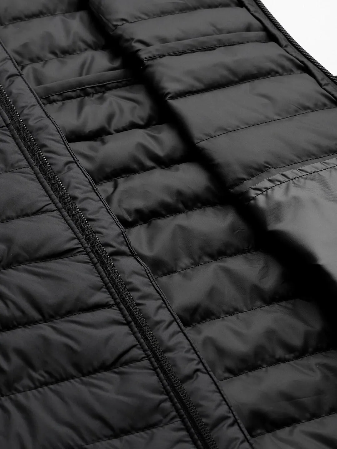 Columbia Men Black Silver Falls Vest