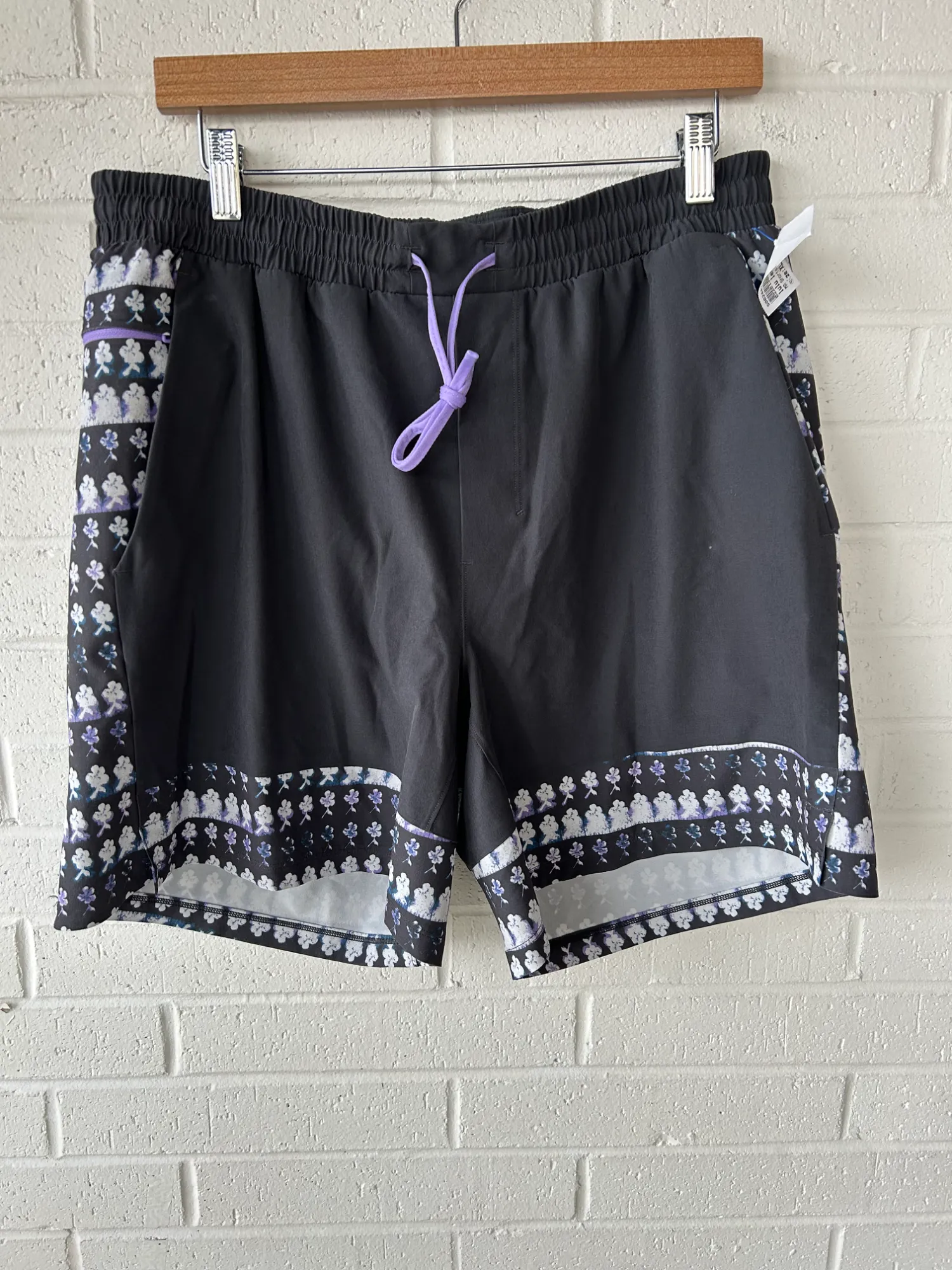 Lulu Lemon Athletic Shorts Size Extra Large