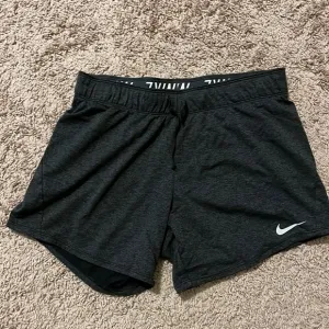 💜Nike athletic shorts