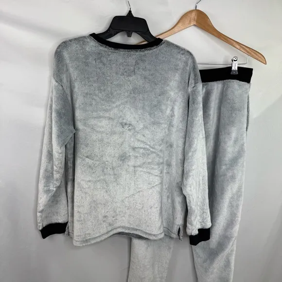 Peanuts Snoopy 2 Piece Loung Wear set Super Soft Velour Excellent Condition Med