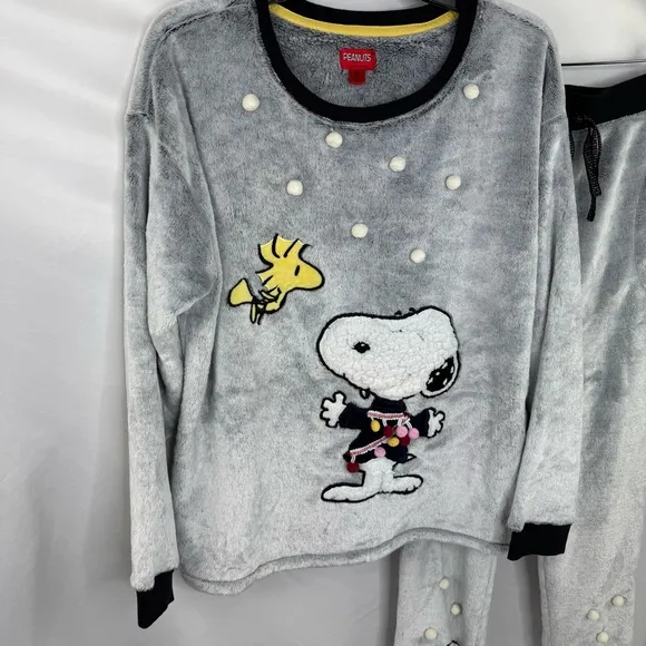 Peanuts Snoopy 2 Piece Loung Wear set Super Soft Velour Excellent Condition Med