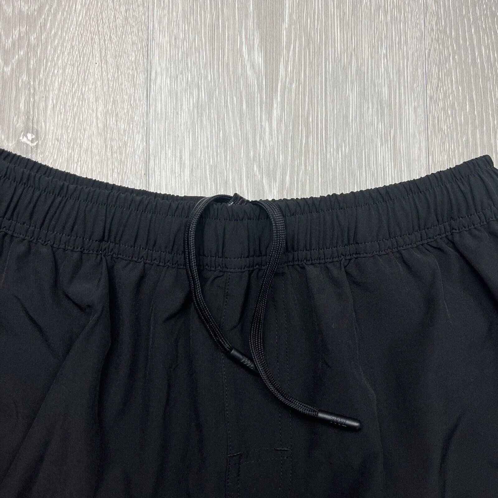 TWL Mens Black Athletic Shorts Size Medium