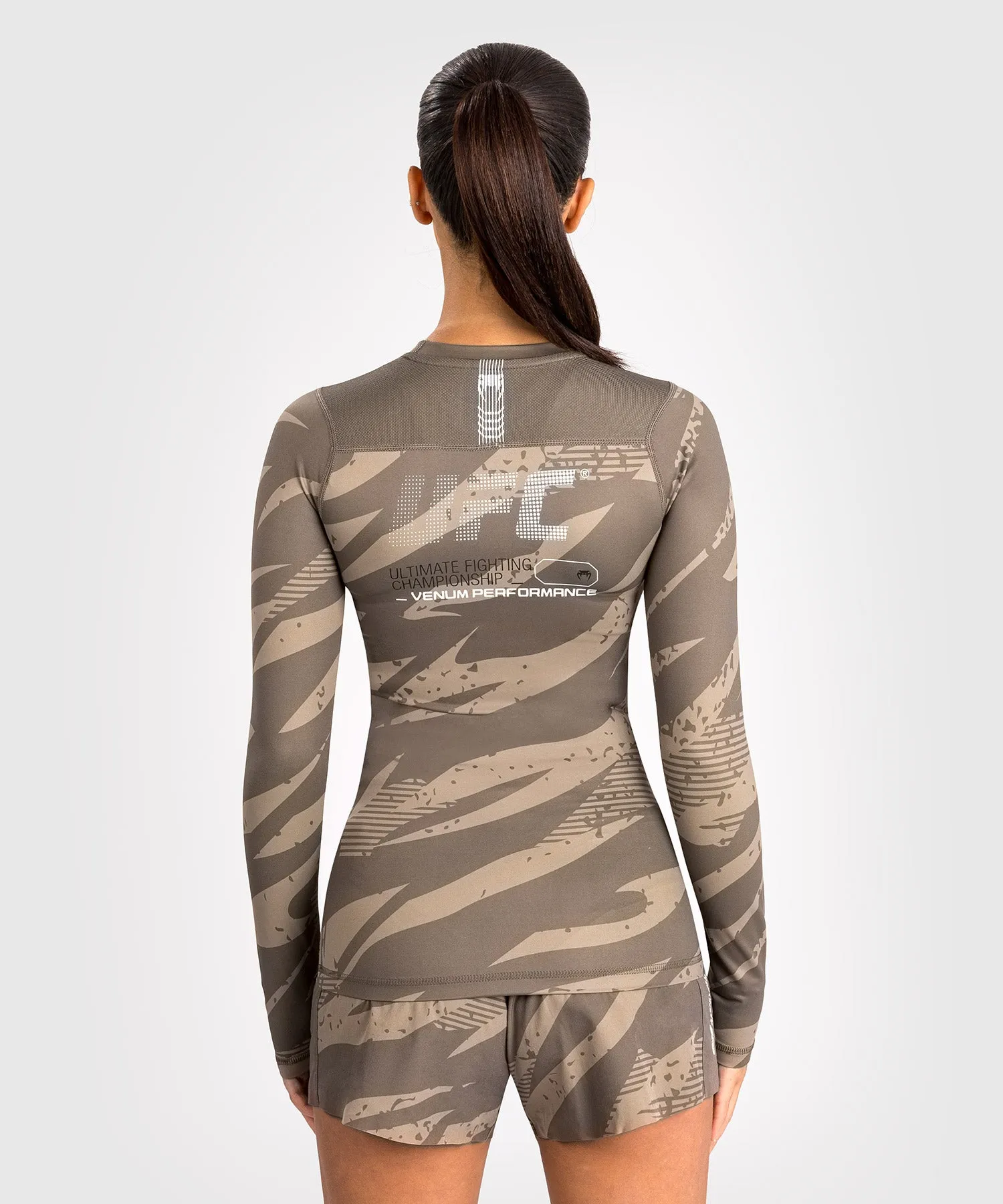 UFC Adrenaline De Venum Fight Week Lange Mouwen Compressie Shirt Voor Vrouwen - Desert Camo
