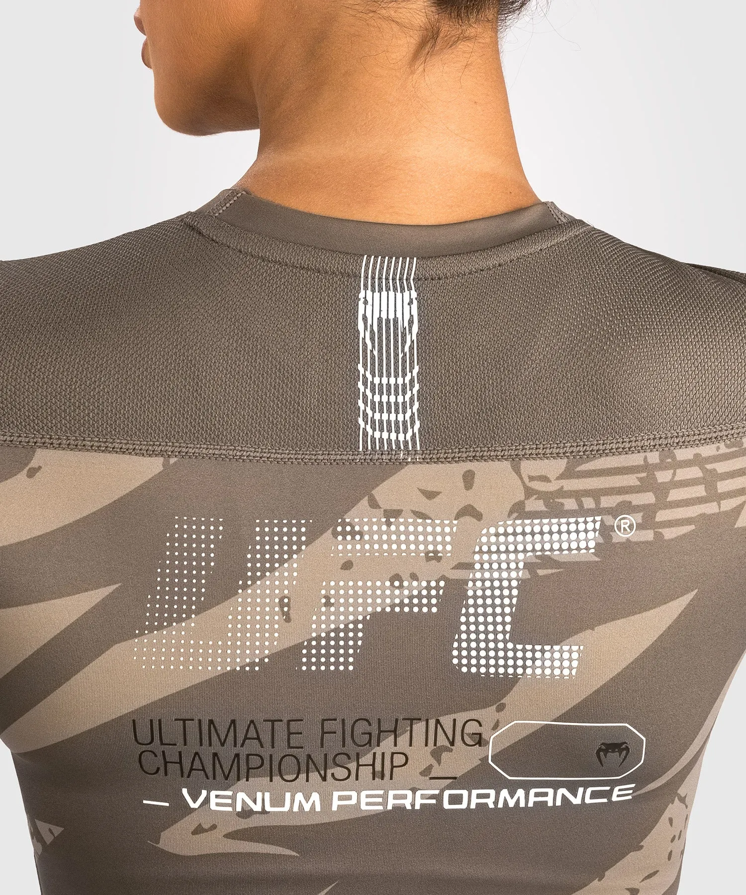 UFC Adrenaline De Venum Fight Week Lange Mouwen Compressie Shirt Voor Vrouwen - Desert Camo