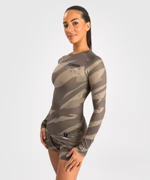 UFC Adrenaline De Venum Fight Week Lange Mouwen Compressie Shirt Voor Vrouwen - Desert Camo