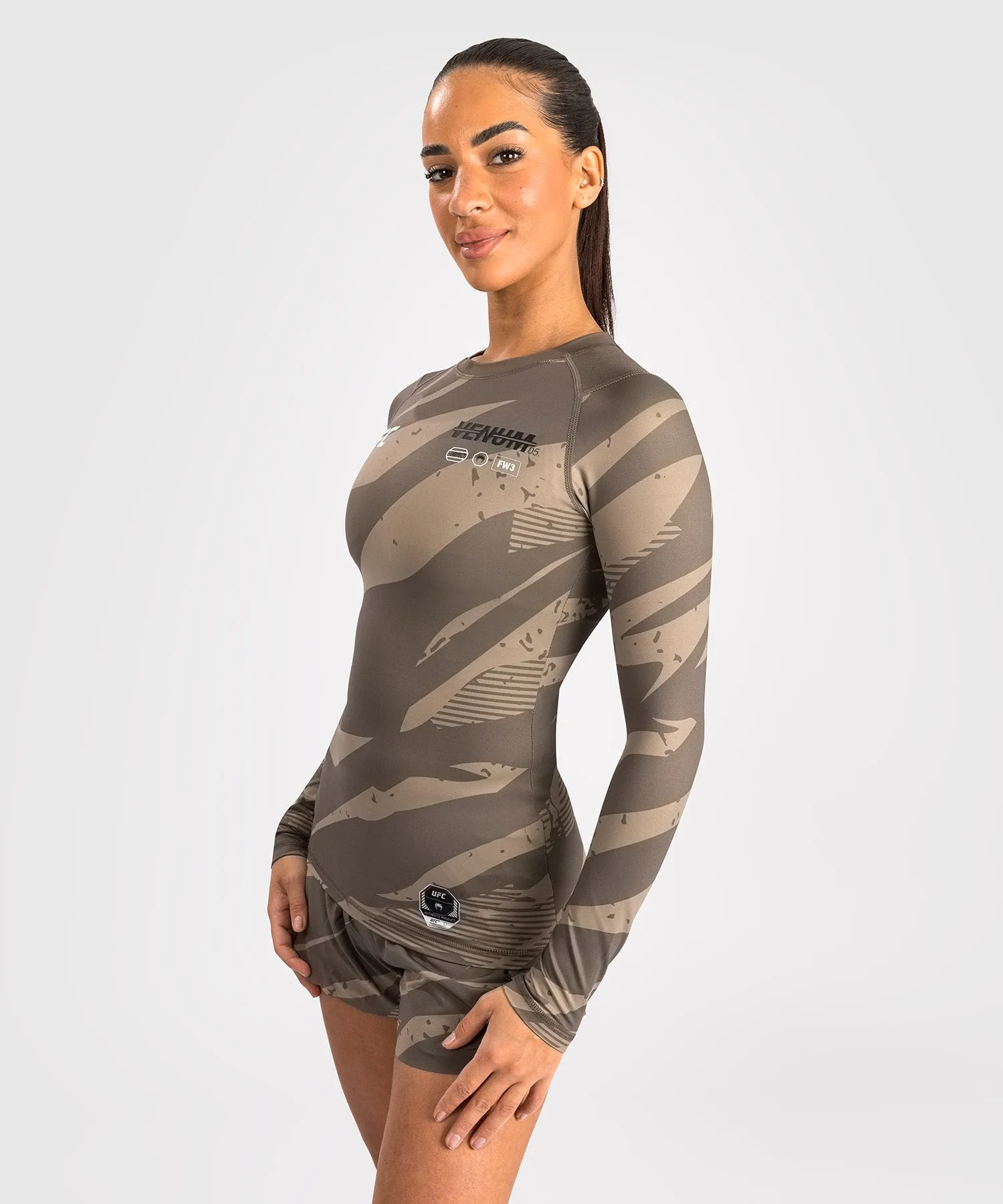 UFC Adrenaline De Venum Fight Week Lange Mouwen Compressie Shirt Voor Vrouwen - Desert Camo