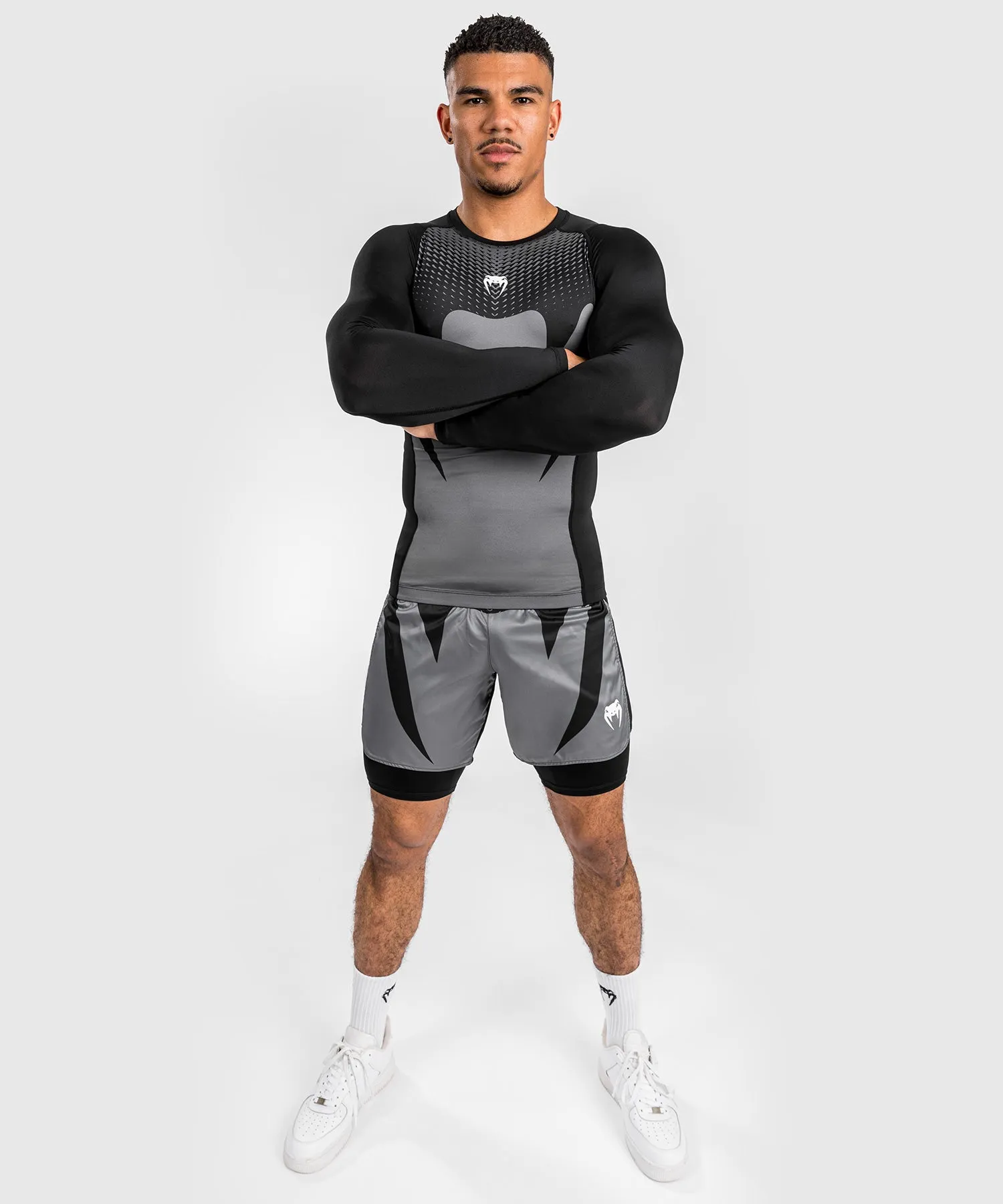 Venum Attack Rashguard a Maniche Lunghe da Uomo - Nero/Grigio