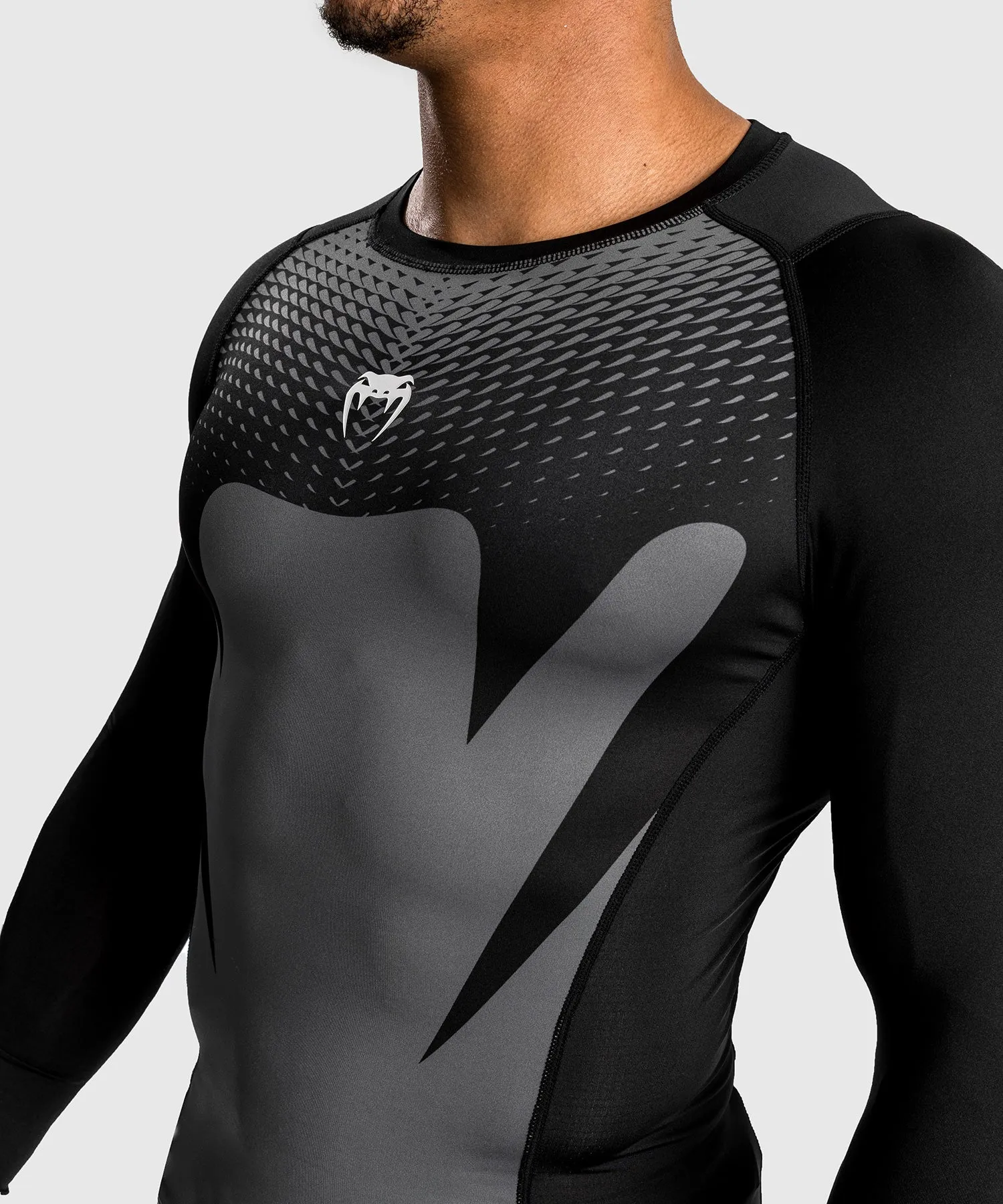 Venum Attack Rashguard a Maniche Lunghe da Uomo - Nero/Grigio
