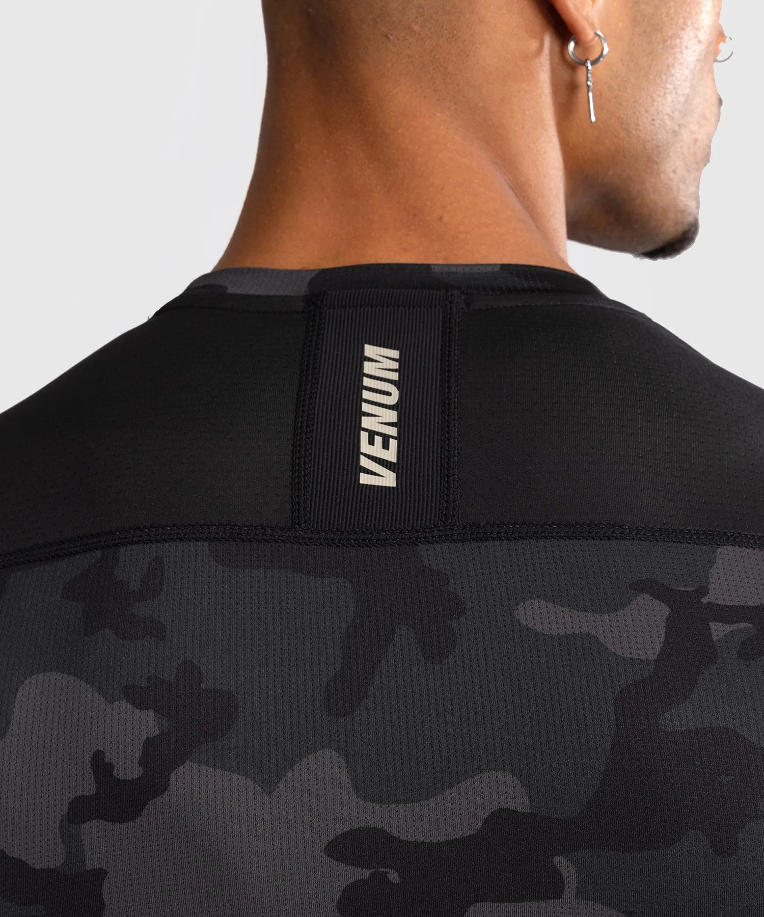 Venum G-Fit Air Rashguard Maniche Corte da Uomo - Camo Urbano Digitale