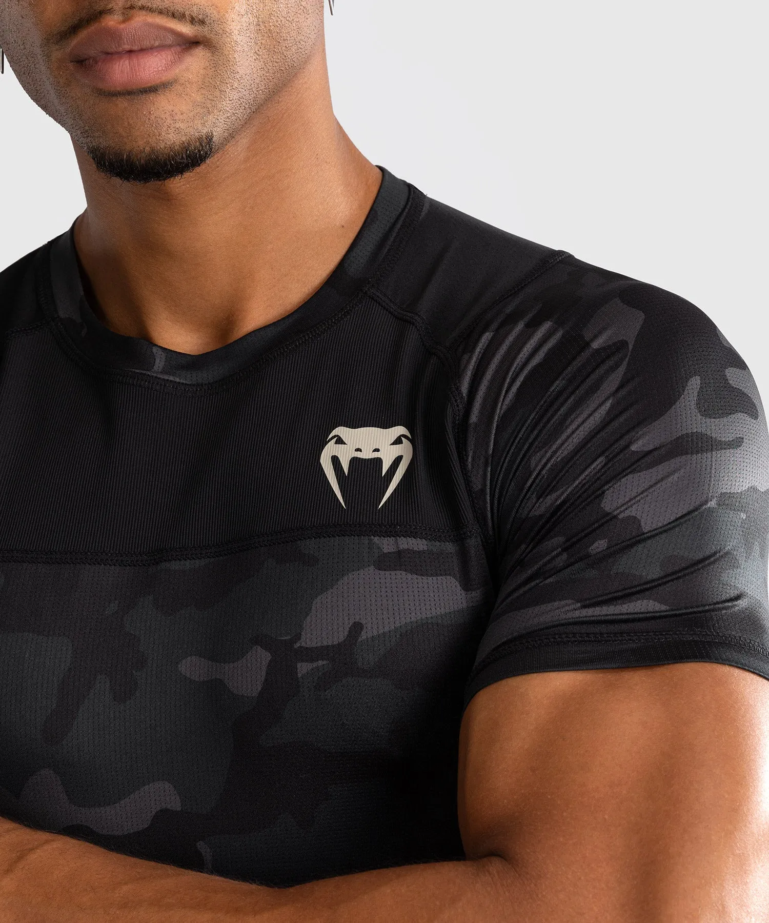 Venum G-Fit Air Rashguard Maniche Corte da Uomo - Camo Urbano Digitale