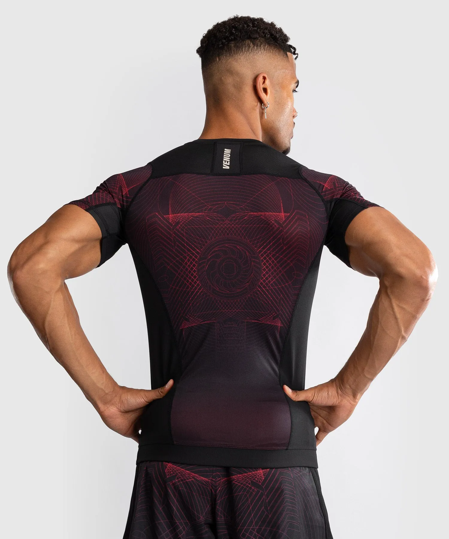 Venum G-Fit Air Rashguard Maniche Corte da Uomo - Nero Profondo/Rosso Fuoco