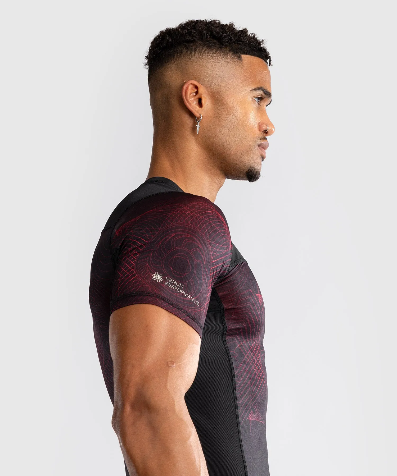 Venum G-Fit Air Rashguard Maniche Corte da Uomo - Nero Profondo/Rosso Fuoco