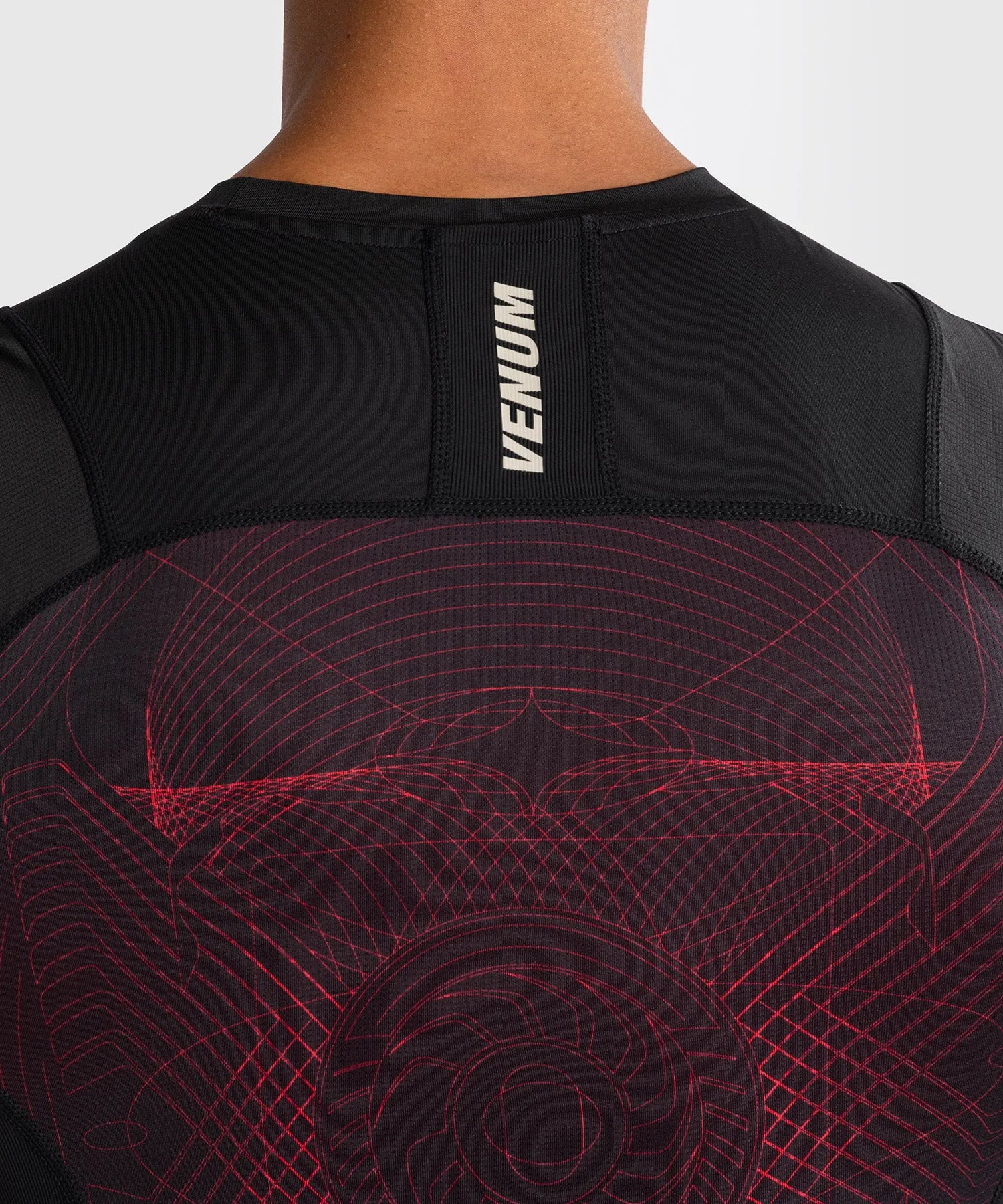 Venum G-Fit Air Rashguard Senza Maniche da Uomo - Nero Profondo/Rosso Fuoco