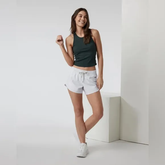 Vuori Clementine Short 2.0 4” Women's Performance Shorts Size S White NWT